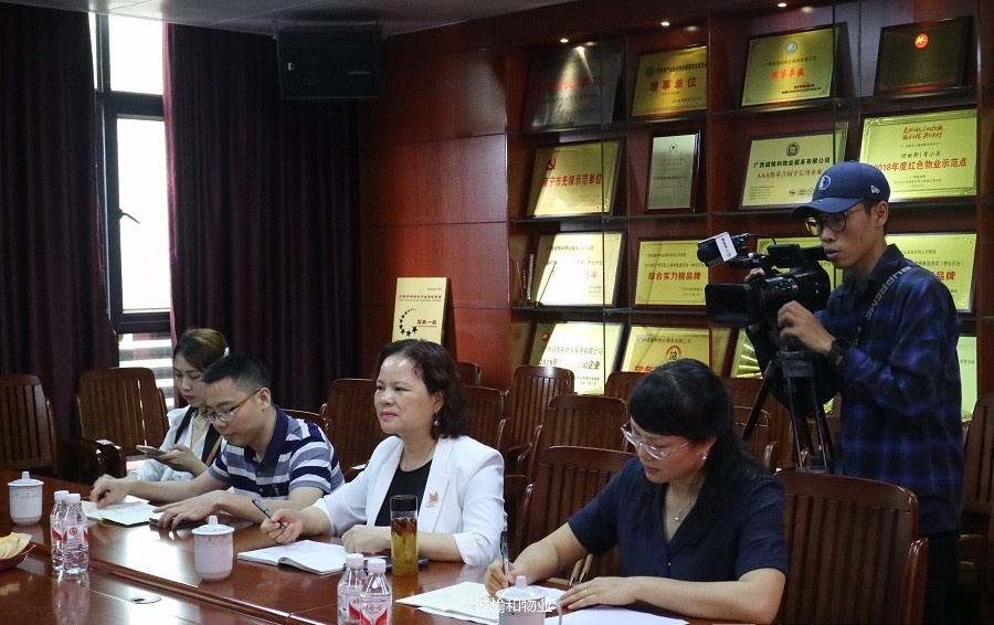 广西新闻网采访团回访调研“红色物业示范点”3.jpg